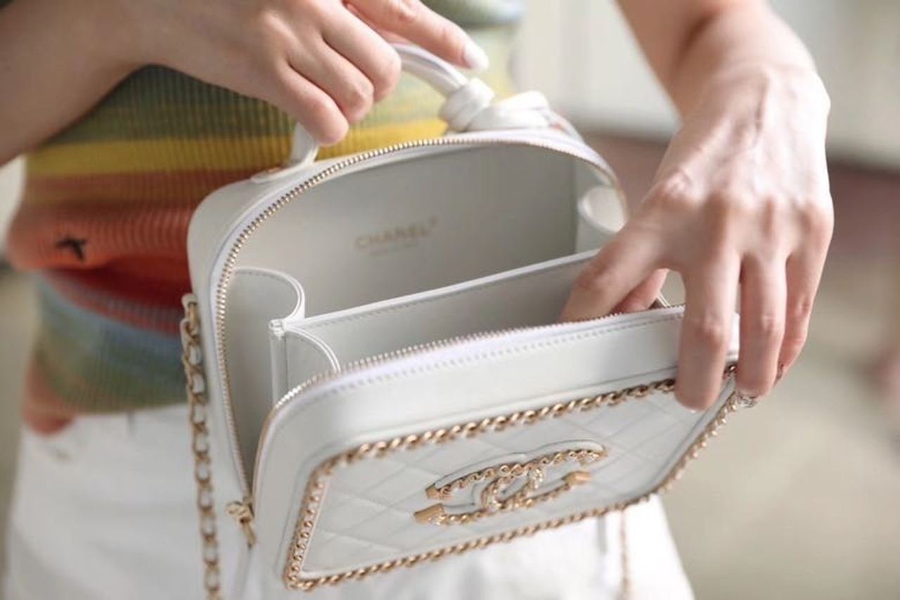 Chanel Chain Around CC Filigree Vanity Bag 18cm Caviar Leather Gold Hardware Spring/Summer Collection White