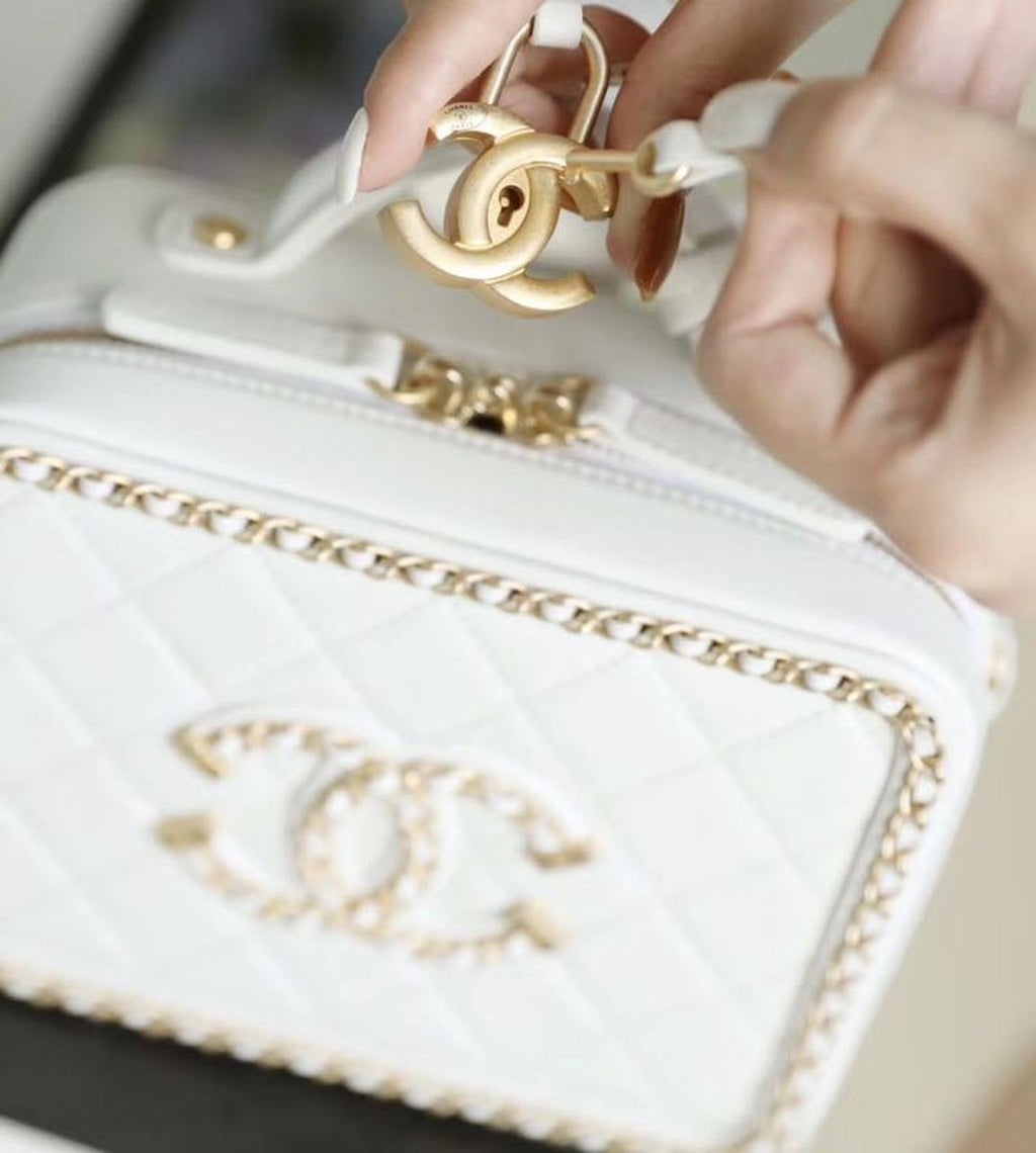 Chanel Chain Around CC Filigree Vanity Bag 18cm Caviar Leather Gold Hardware Spring/Summer Collection White