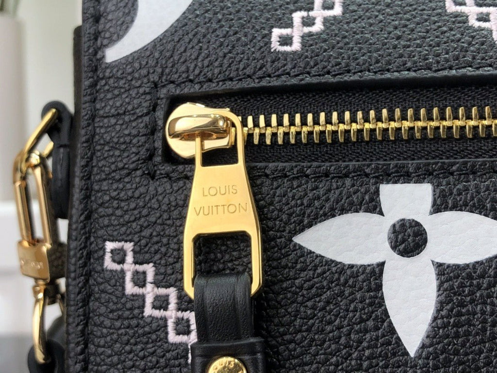 Louis Vuitton M46028 Pochette Metis 25cm Black