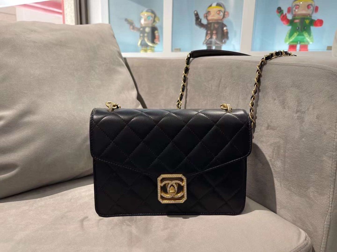 CoCo Flap Bag Chanel Sign 22cm Black