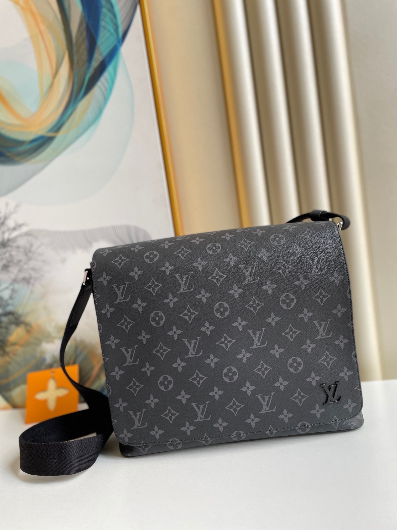 Louis Vuitton N41039 District MM 31cm