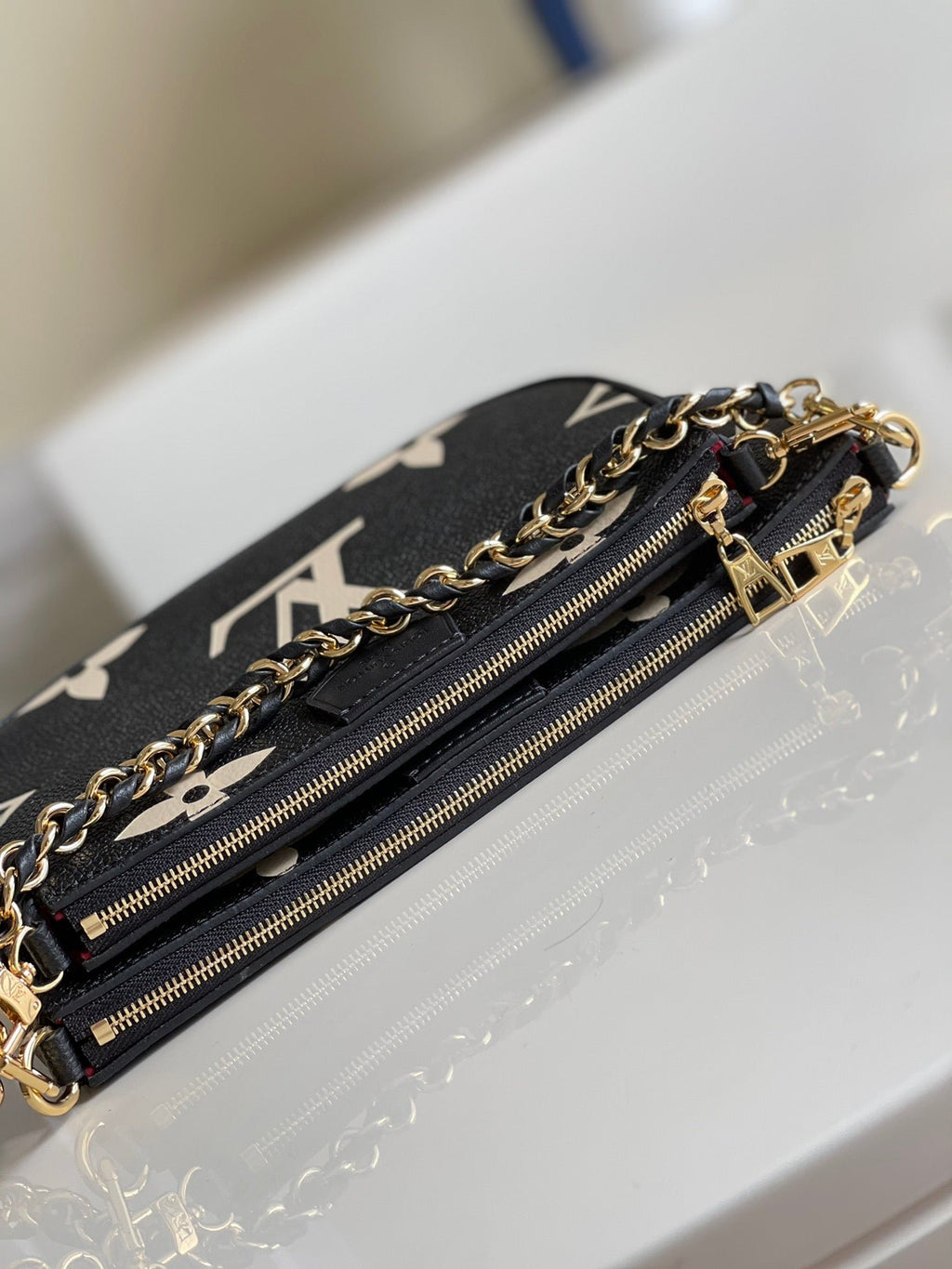 Louis Vuitton Multi Pochette Crossbody Bags 24cm Black