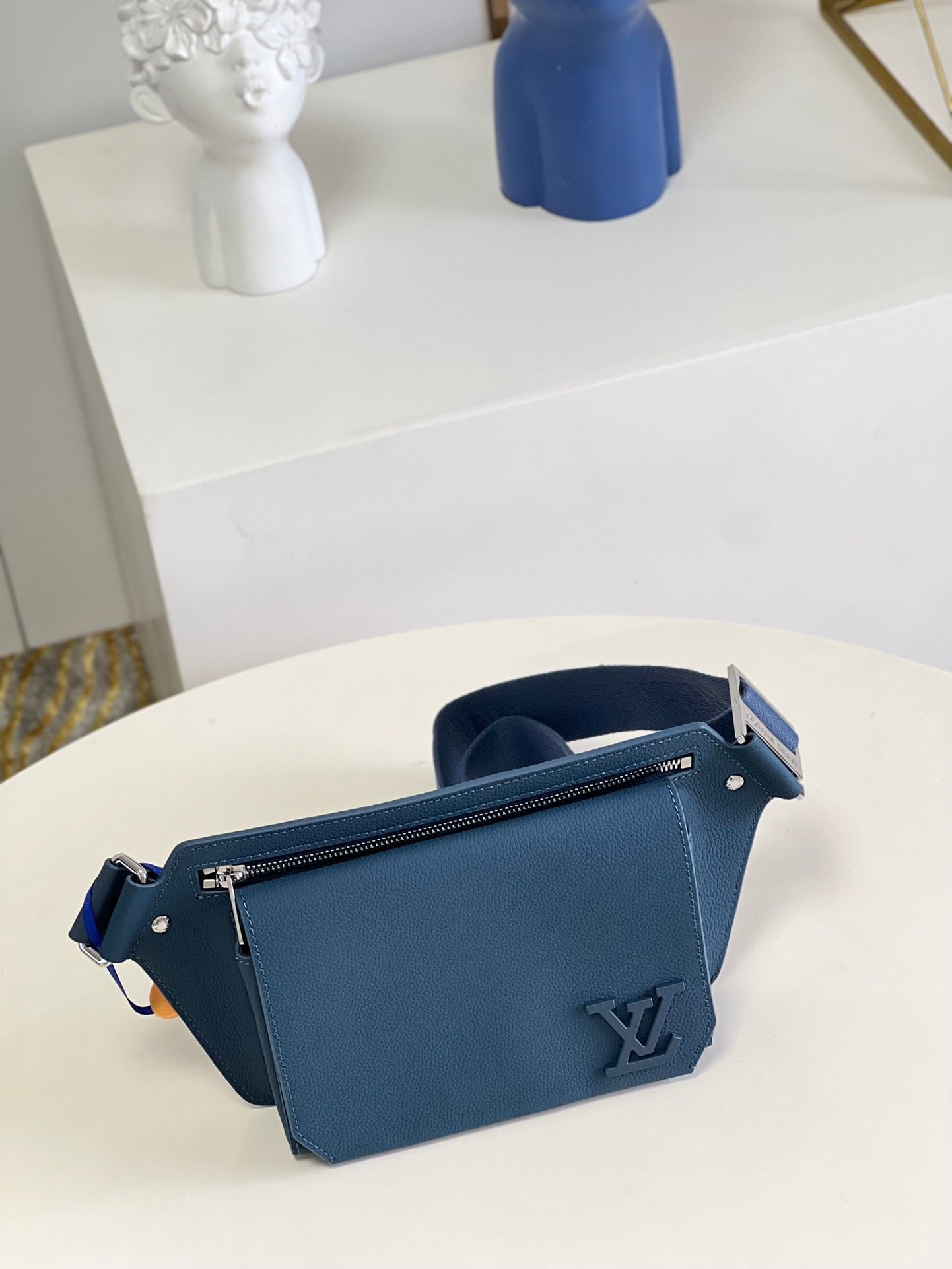 Louis Vuitton Aerogram Slingbag Navy Blue For Men, Men’s Bags 30cm LV M59625