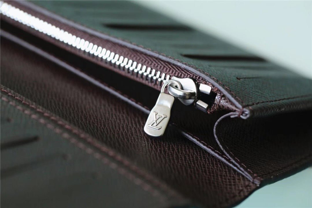 Louis Vuitton M81008 Brazza Wallet 19cm