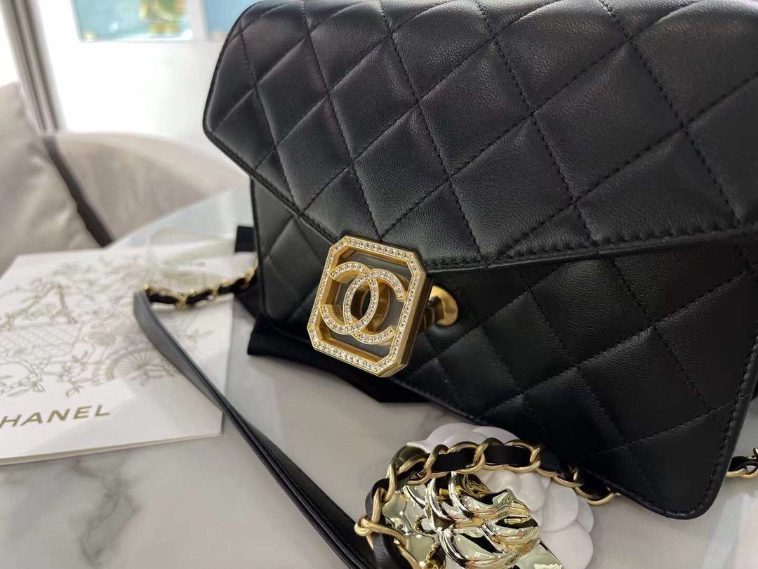 CoCo Flap Bag Chanel Sign 22cm Black