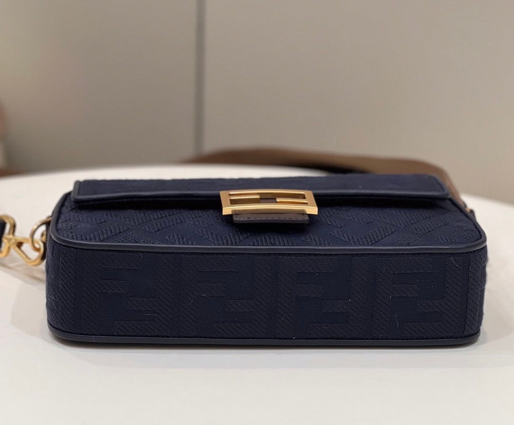 Fendi Baguette Midi 27cm Blue