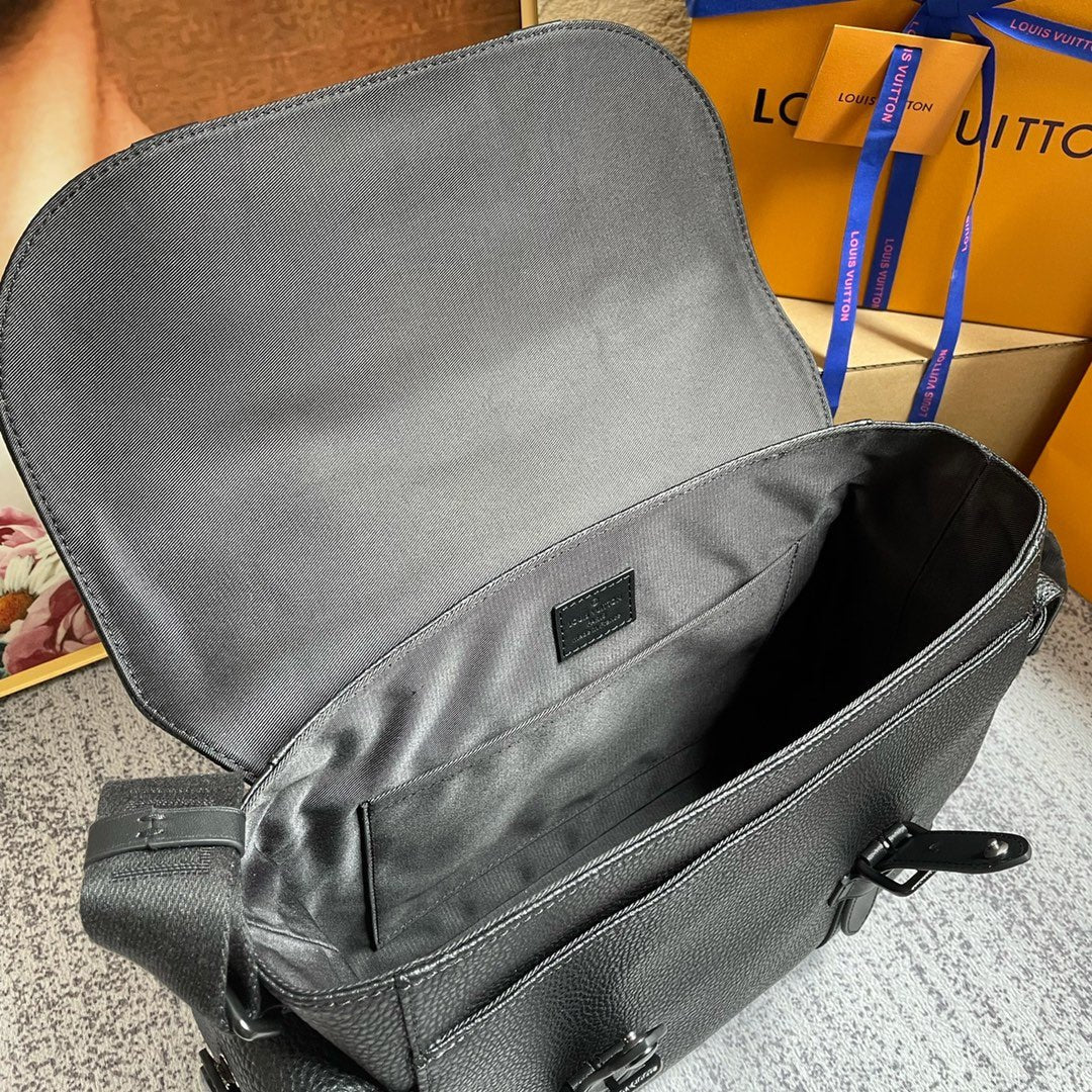 Louis Vuitton M58475 Christopher Messenger 29cm Black