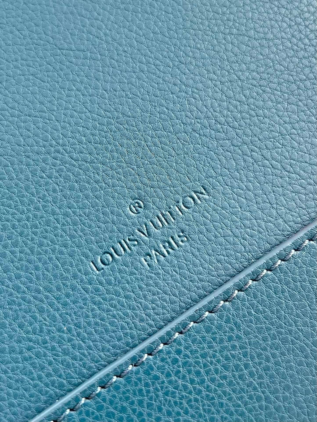 Louis Vuitton M59327 New Messenger 28cm