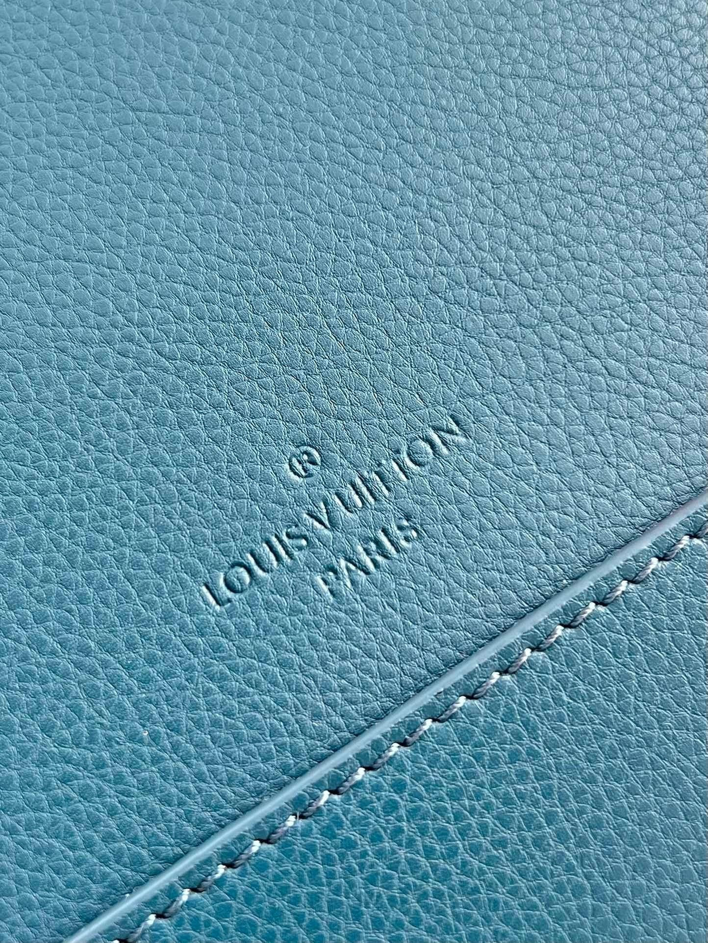 Louis Vuitton M59327 New Messenger 28cm