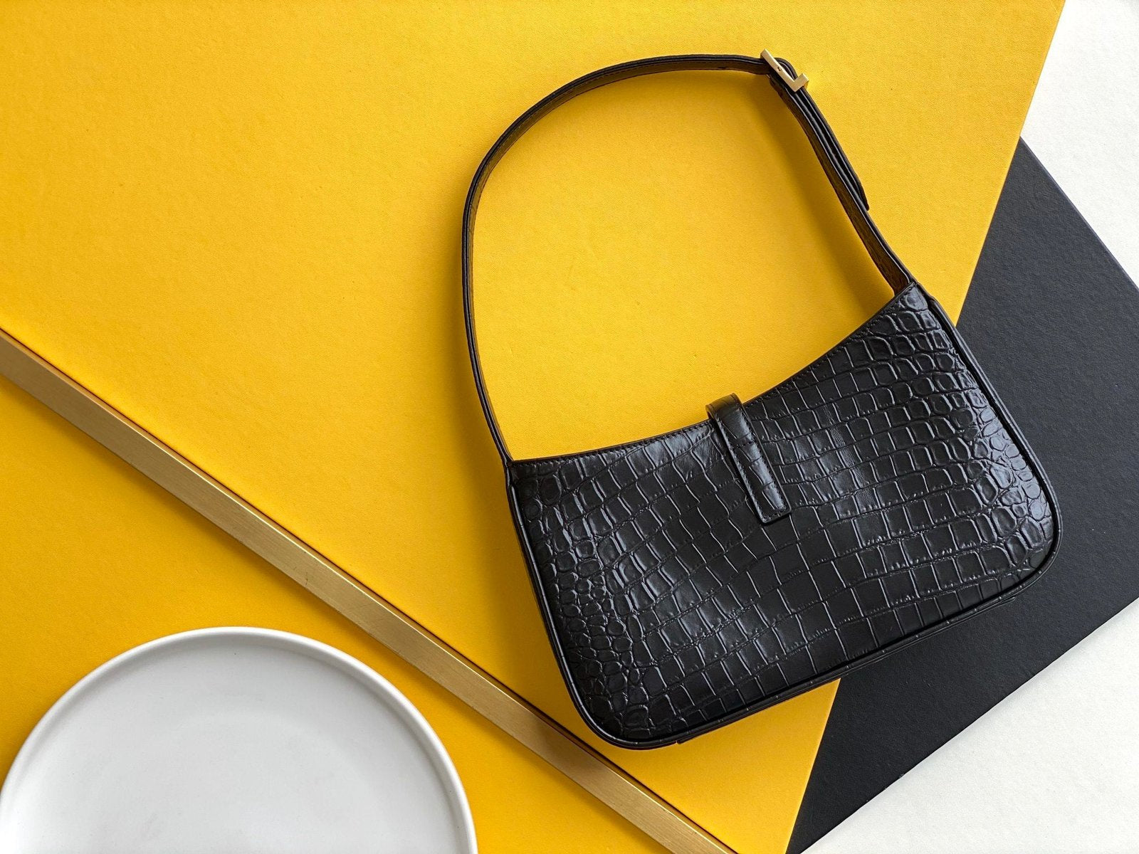 Saint Laurent LE5A7 Hobo Bag 25cm