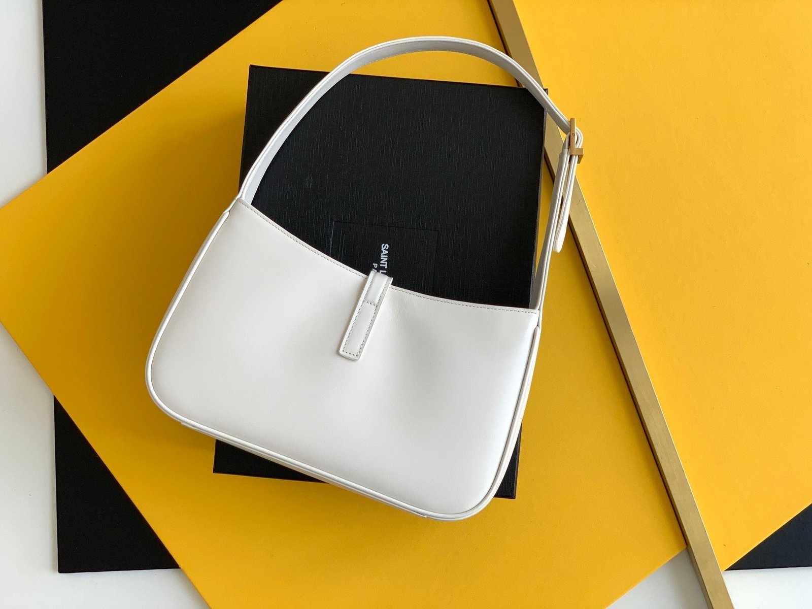 Saint Laurent LE5A7 Hobo Bag 25cm
