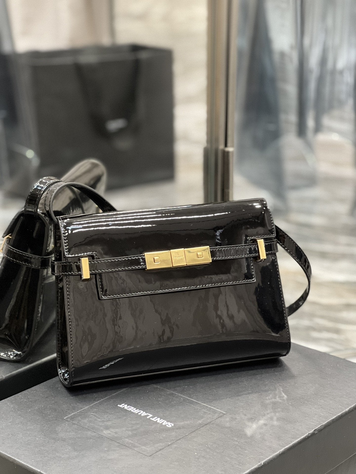 Saint Laurent Manhattan Small Shoulder Bag 24cm
