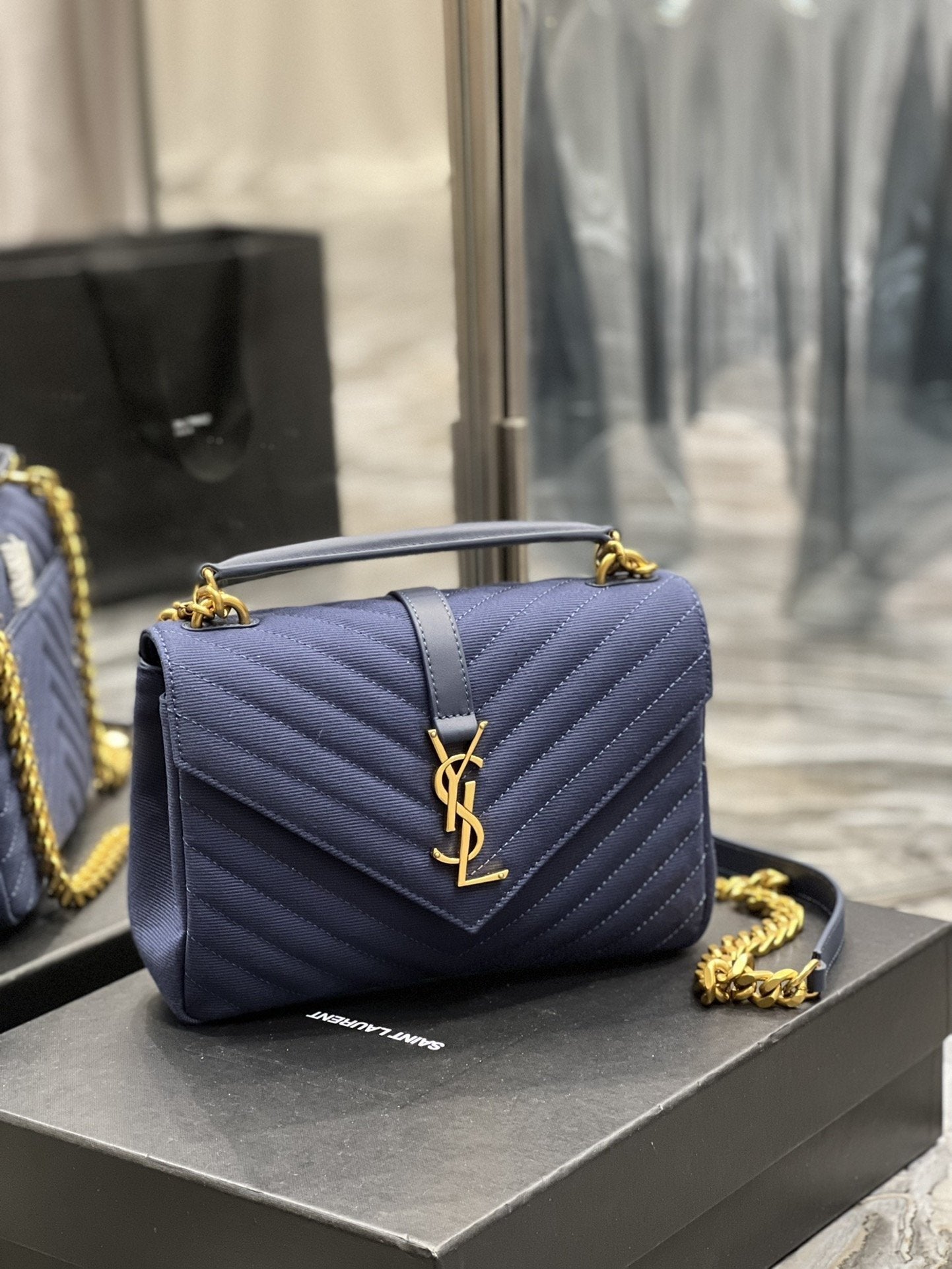 Saint Laurent Envelope Medium Bag 24cm
