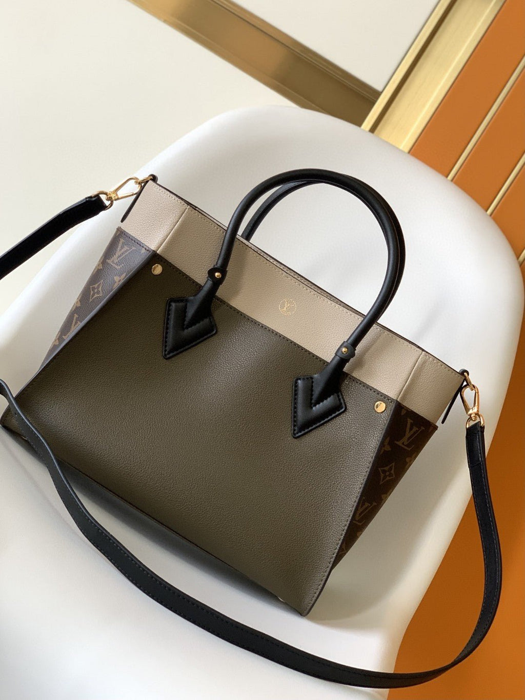 Louis Vuitton M57728 On My Side PM 30cm