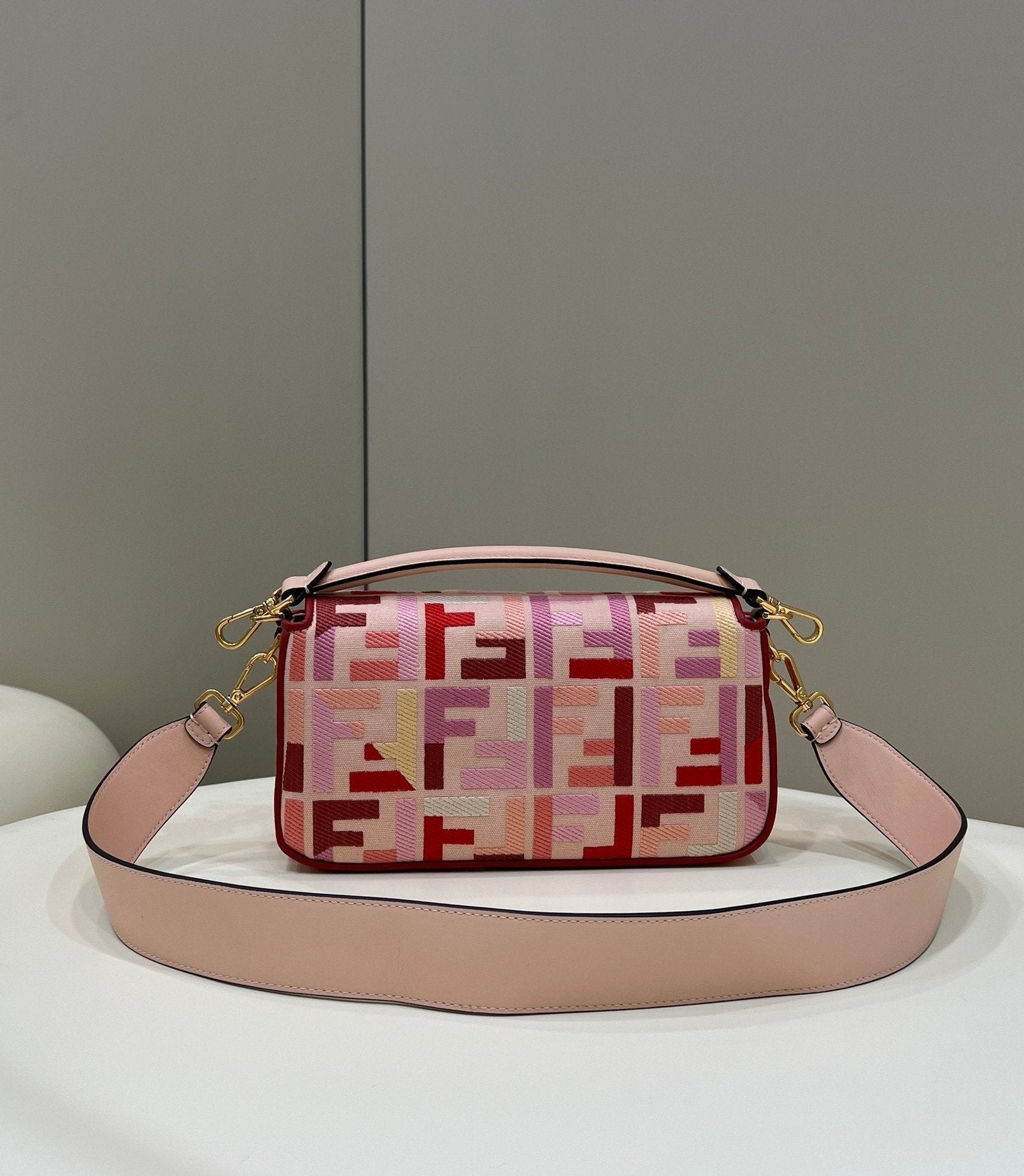Fendi Baguette Midi 27cm Pink
