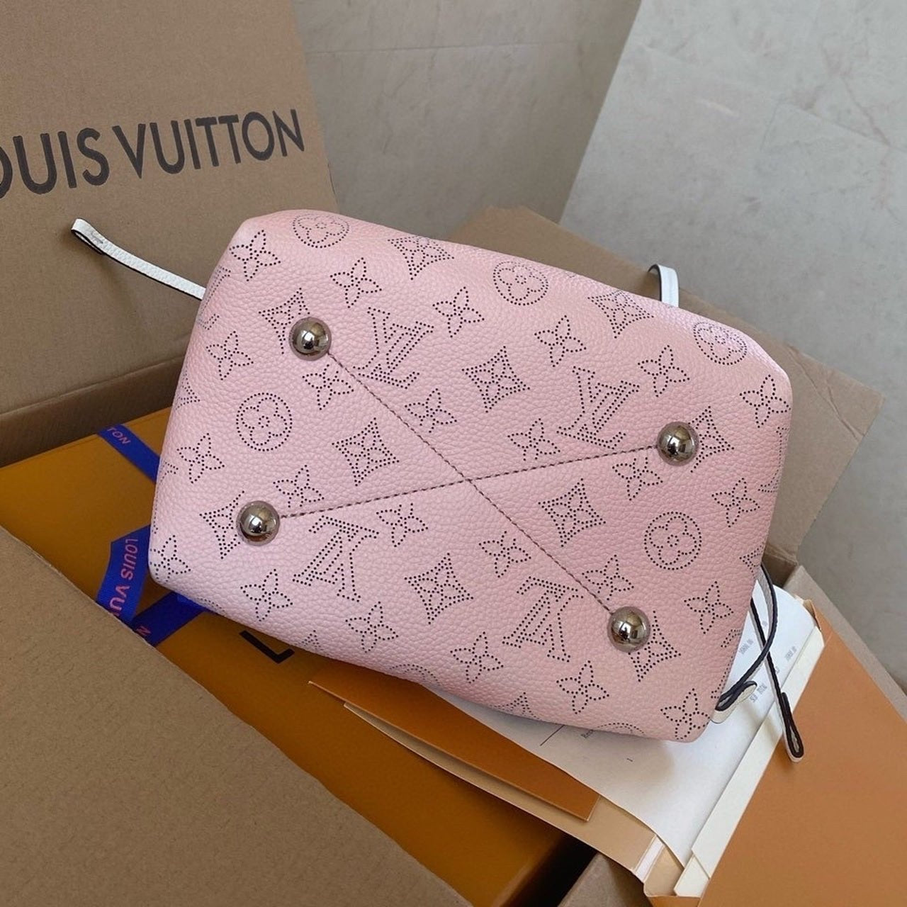 Louis Vuitton Bella Bucket Bag 22cm Mahina Calfskin Leather Spring/Summer Collection M57856 Light Pink