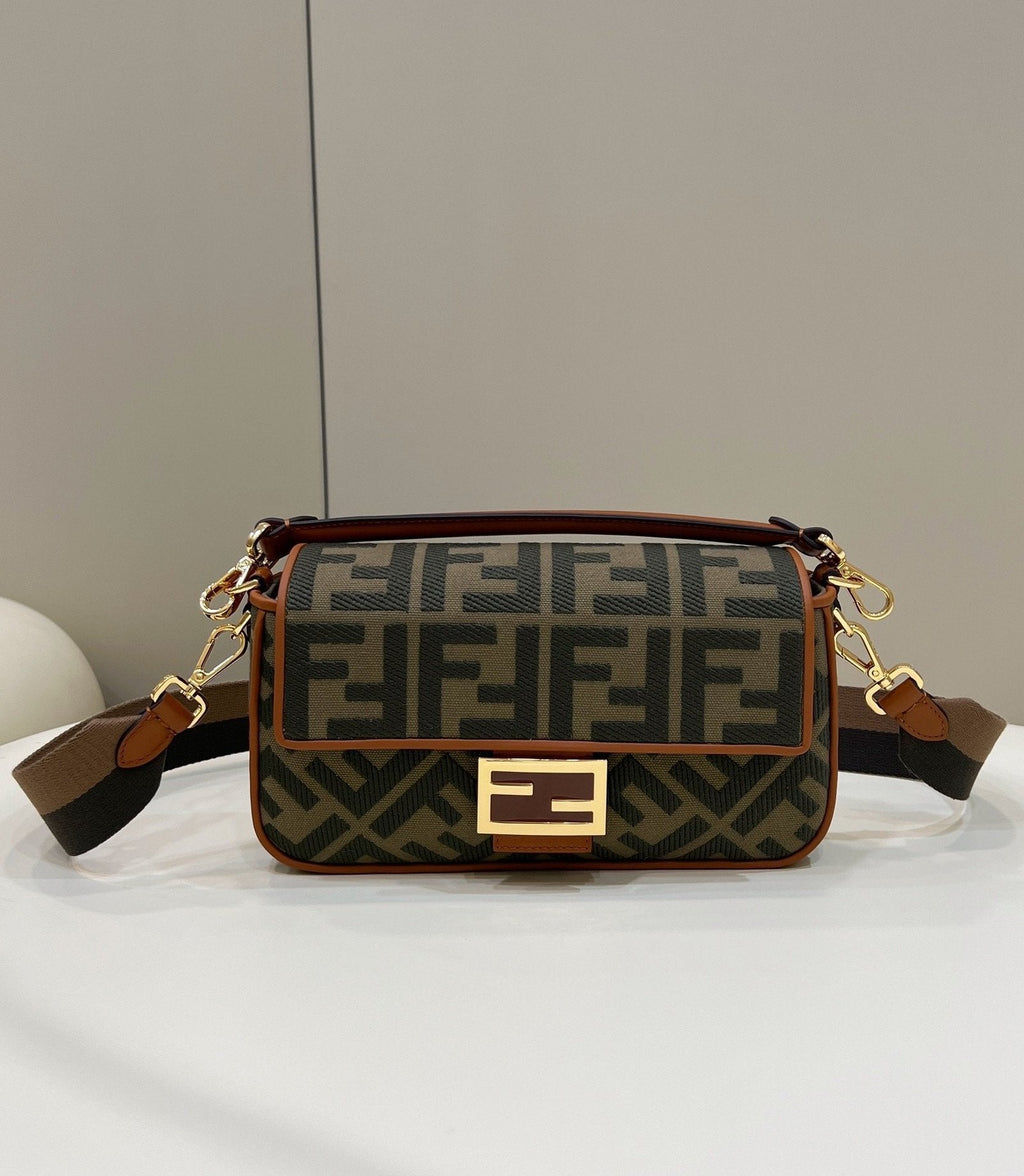 Fendi Baguette Midi 27cm Brown