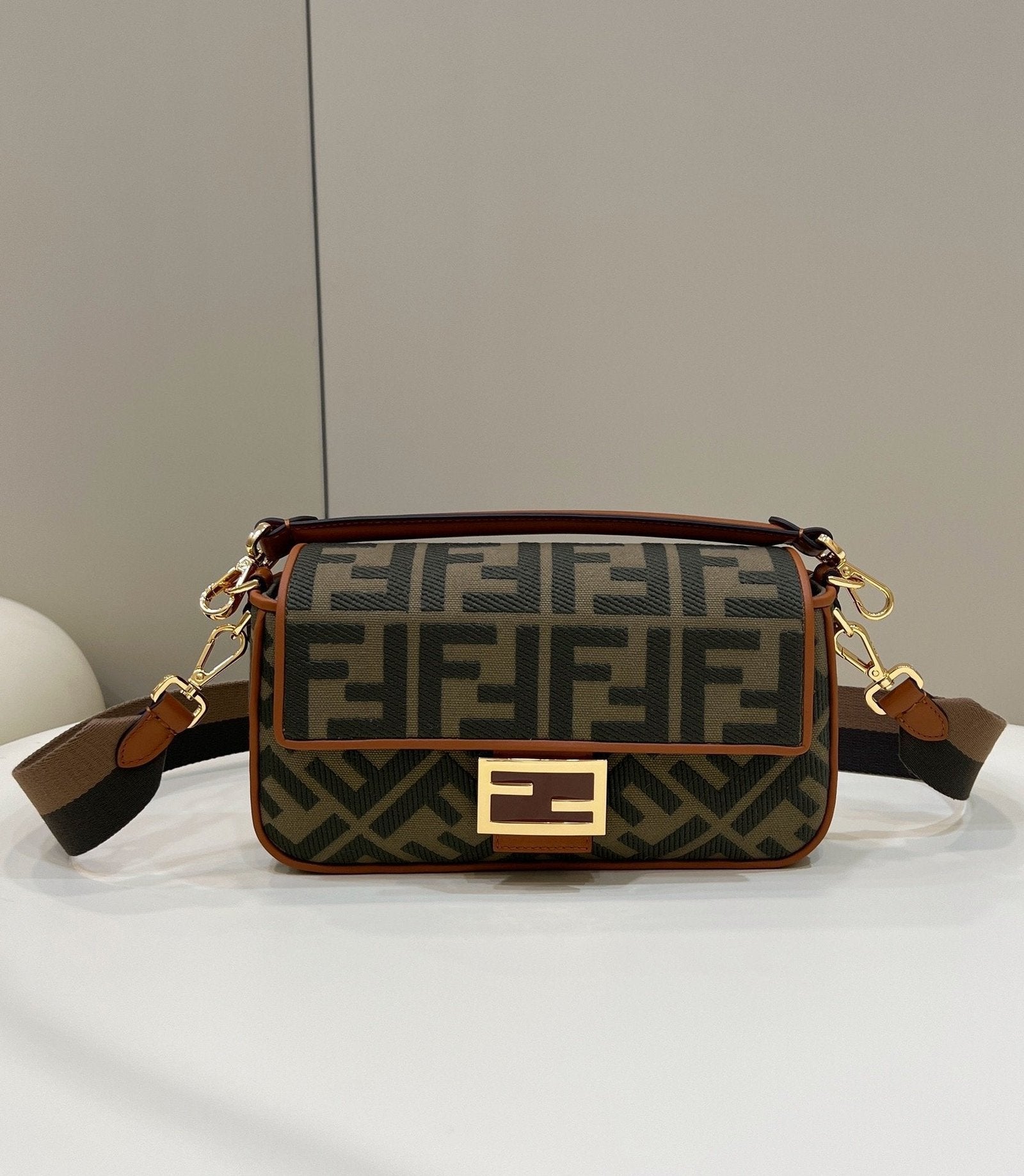 Fendi Baguette Midi 27cm Brown