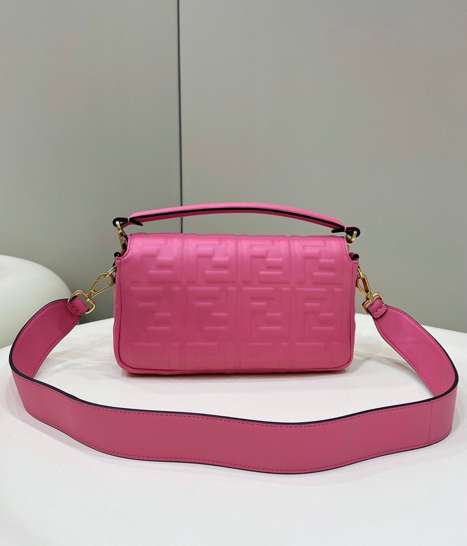 Fendi Baguette Midi 27cm Pink
