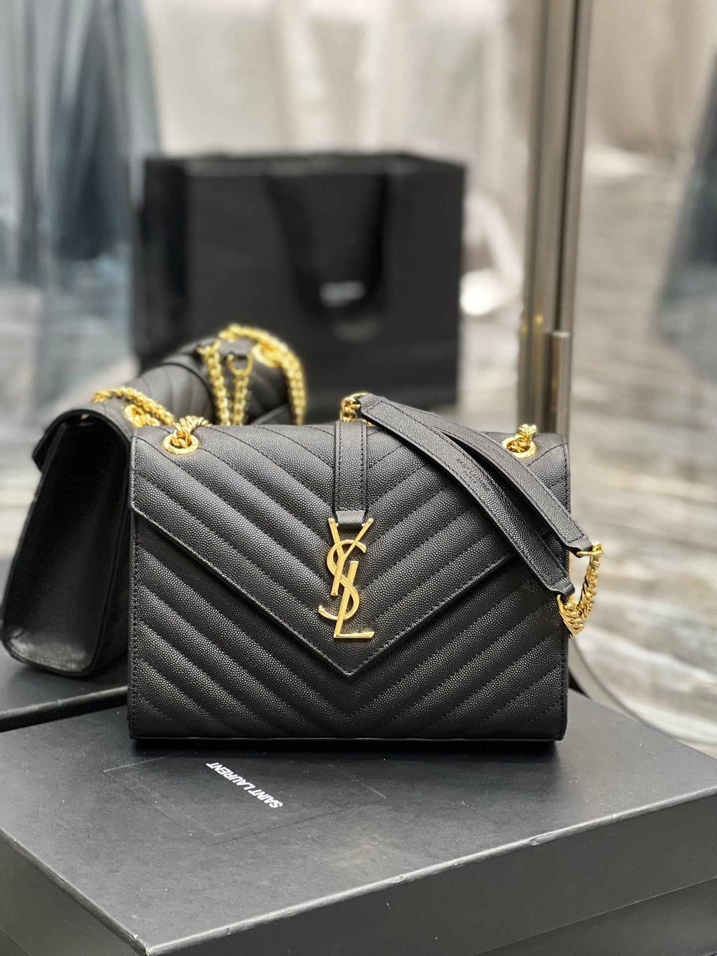 Saint Laurent College Medium Chain Bag 24cm Black