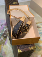 Louis Vuitton M81098 Loop 24cm Brown