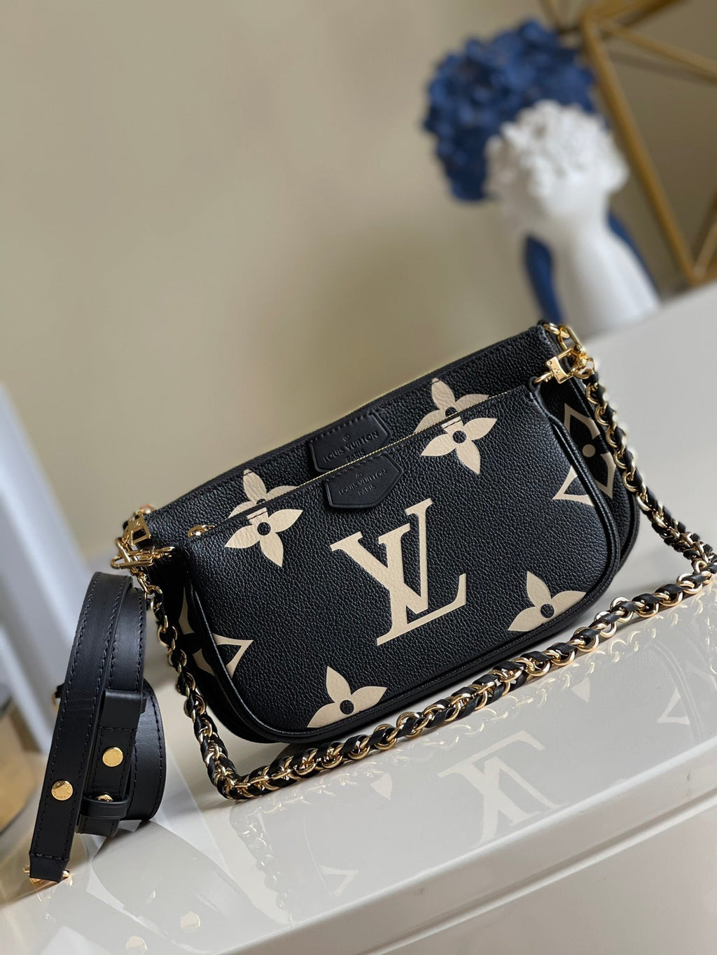 Louis Vuitton Multi Pochette Crossbody Bags 24cm Black
