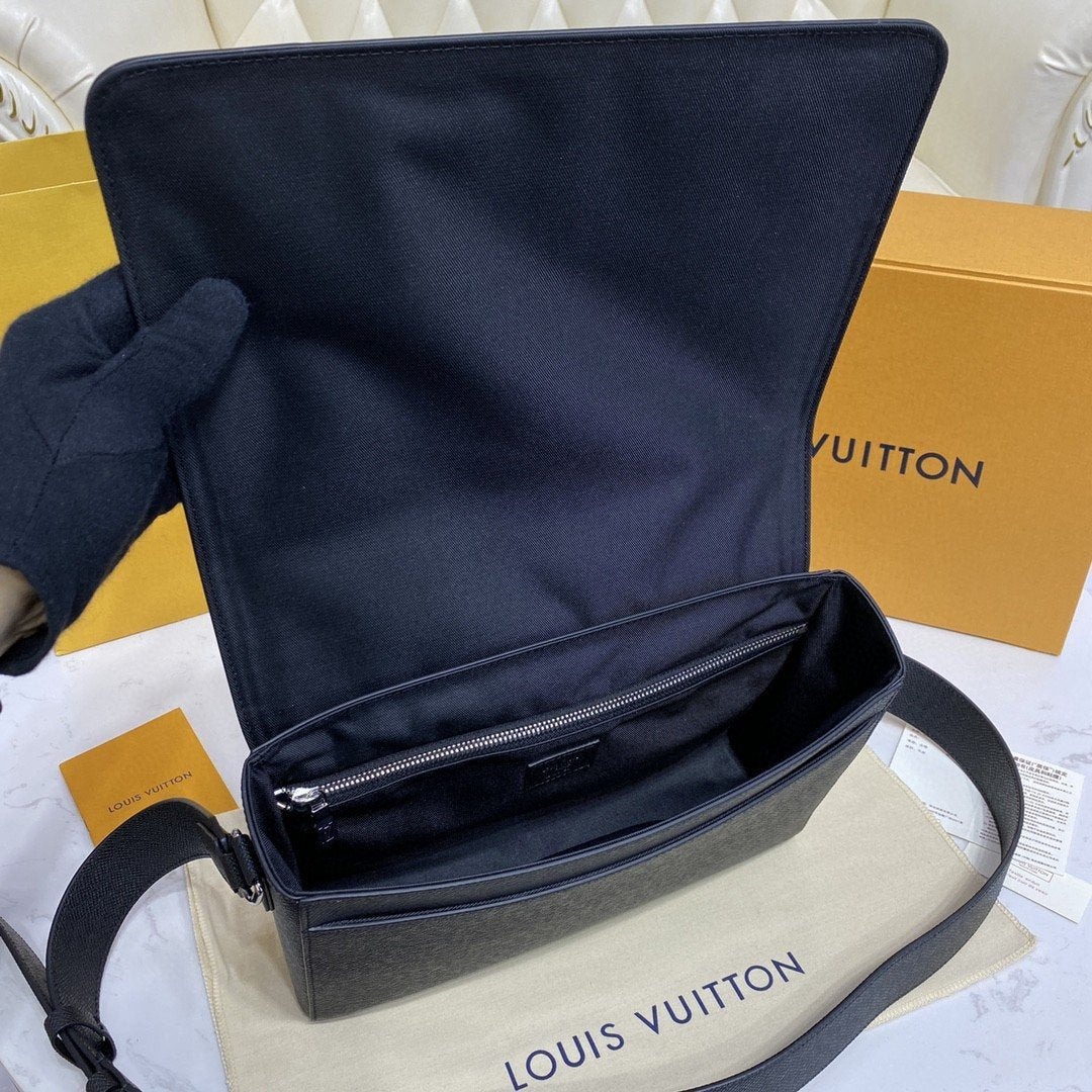 Louis Vuitton New Flap Messenger 29cm