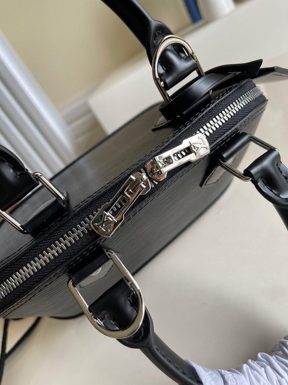 Louis Vuitton Alma BB Bag 24cm Epi Leather Spring/Summer Collection M57426 Black