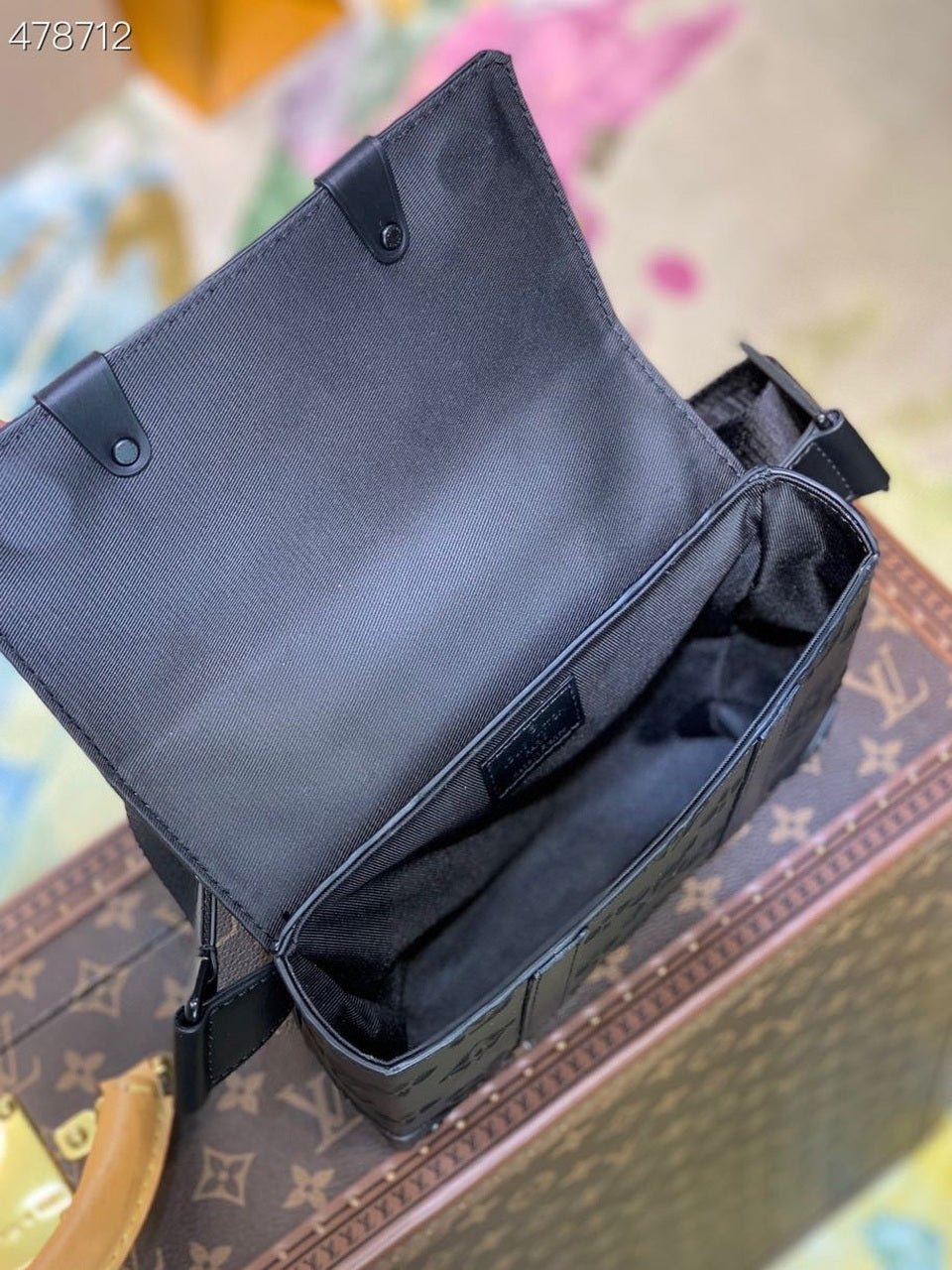 Louis Vuitton Trunk Slingbag Bag 20cm Monogram Seal Cowhide Canvas Spring/Summer Collection M57952, Black