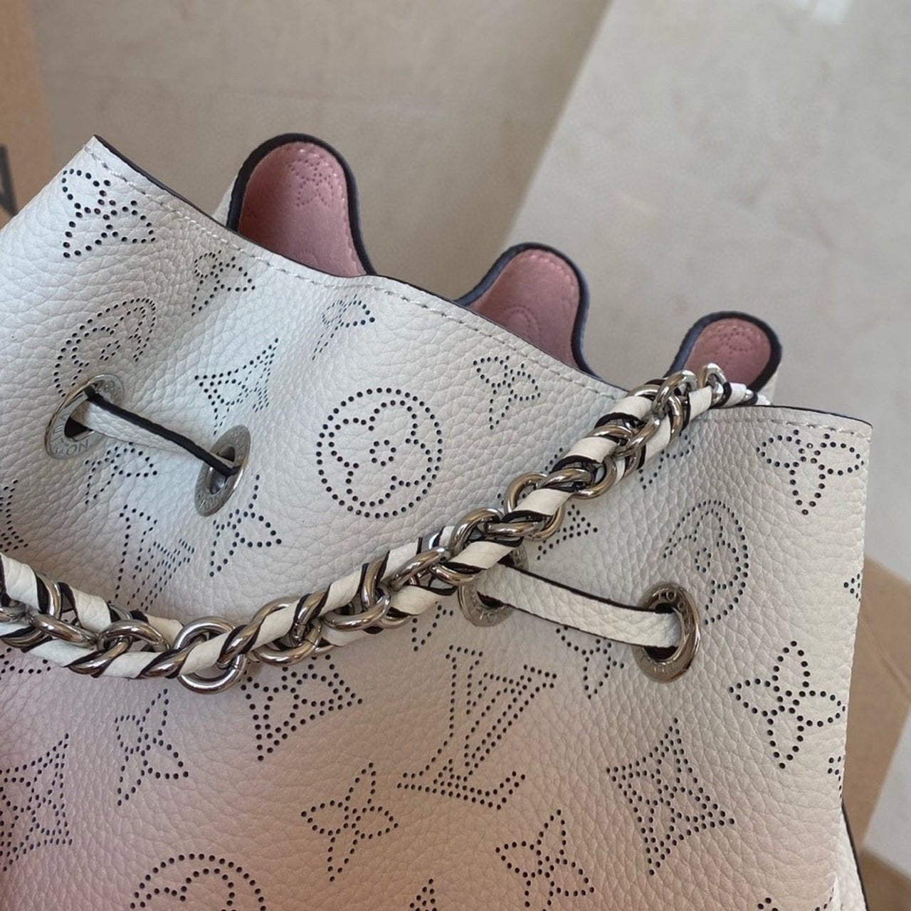 Louis Vuitton Bella Bucket Bag 22cm Mahina Calfskin Leather Spring/Summer Collection M57856 Light Pink