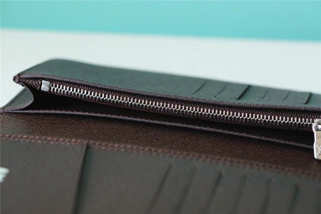 Louis Vuitton M81008 Brazza Wallet 19cm