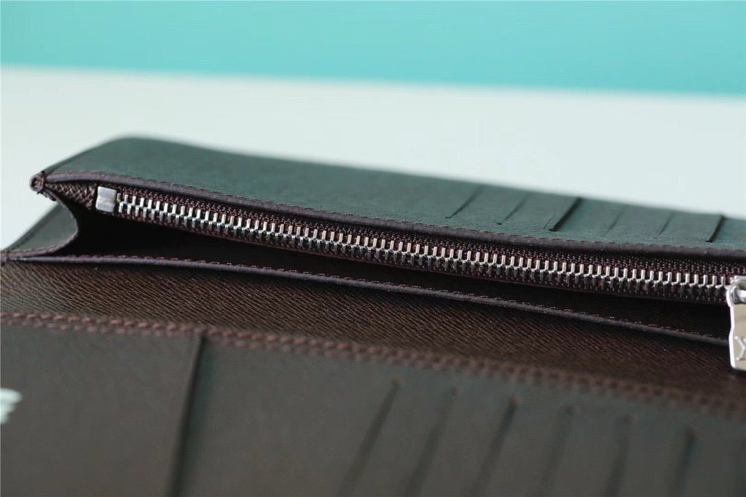 Louis Vuitton M81008 Brazza Wallet 19cm