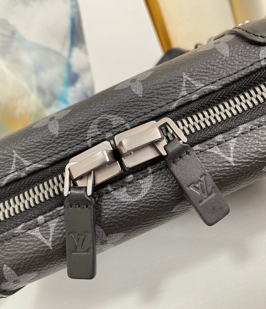 Louis Vuitton M45579 Horizon Clutch 21cm