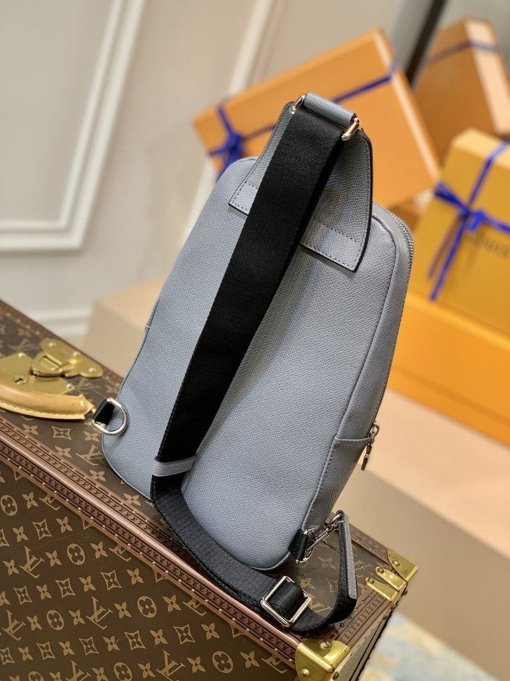 Louis Vuitton Avenue Sling Bag 31cm