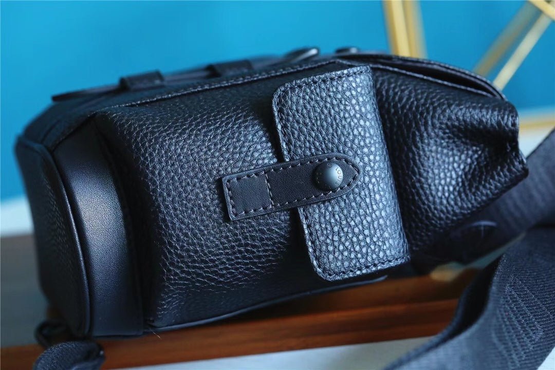 Louis Vuitton Christopher XS 20cm Black