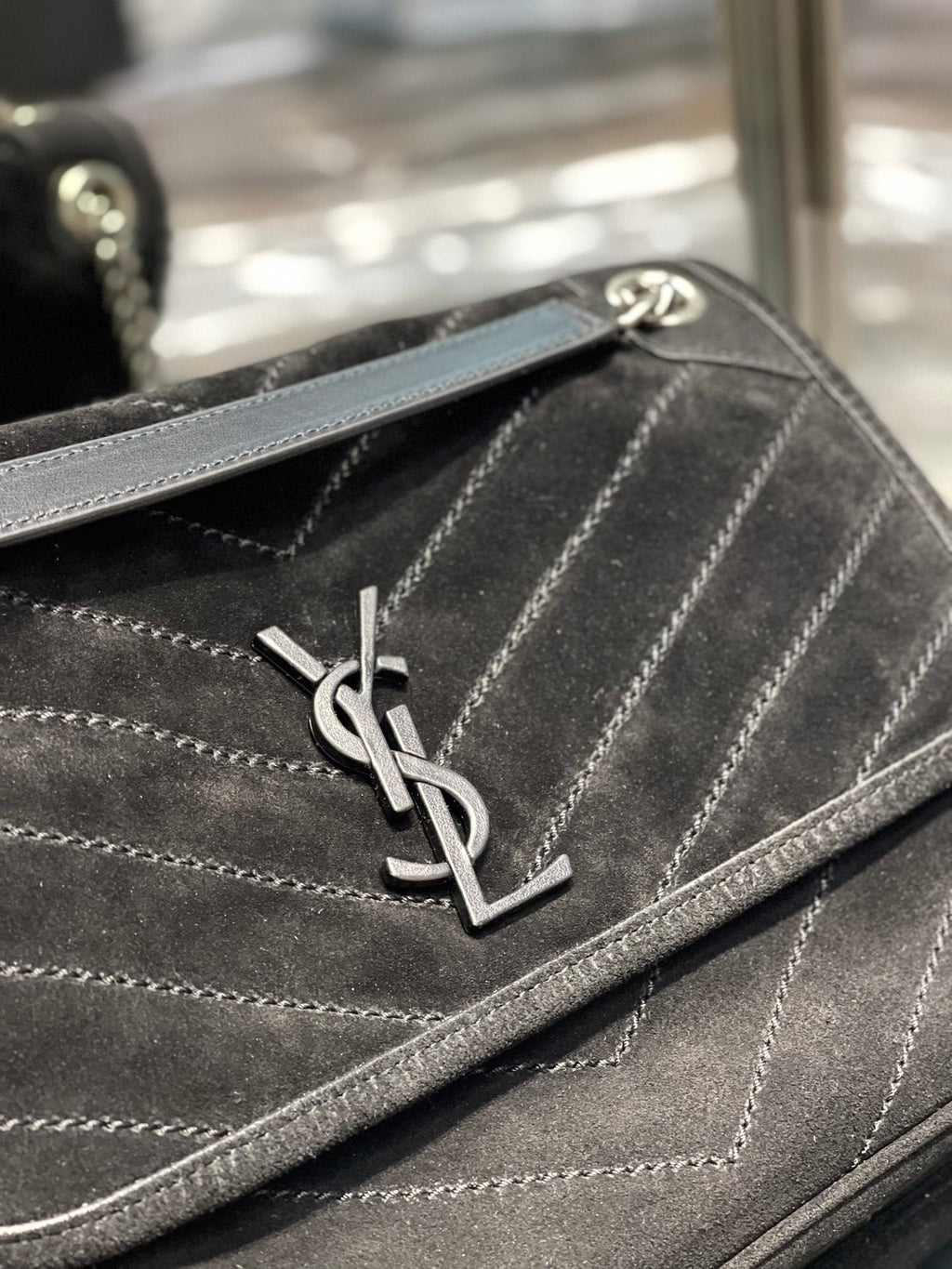 Saint Laurent Niki Medium Chain Bag With Silver Hardware 28cm