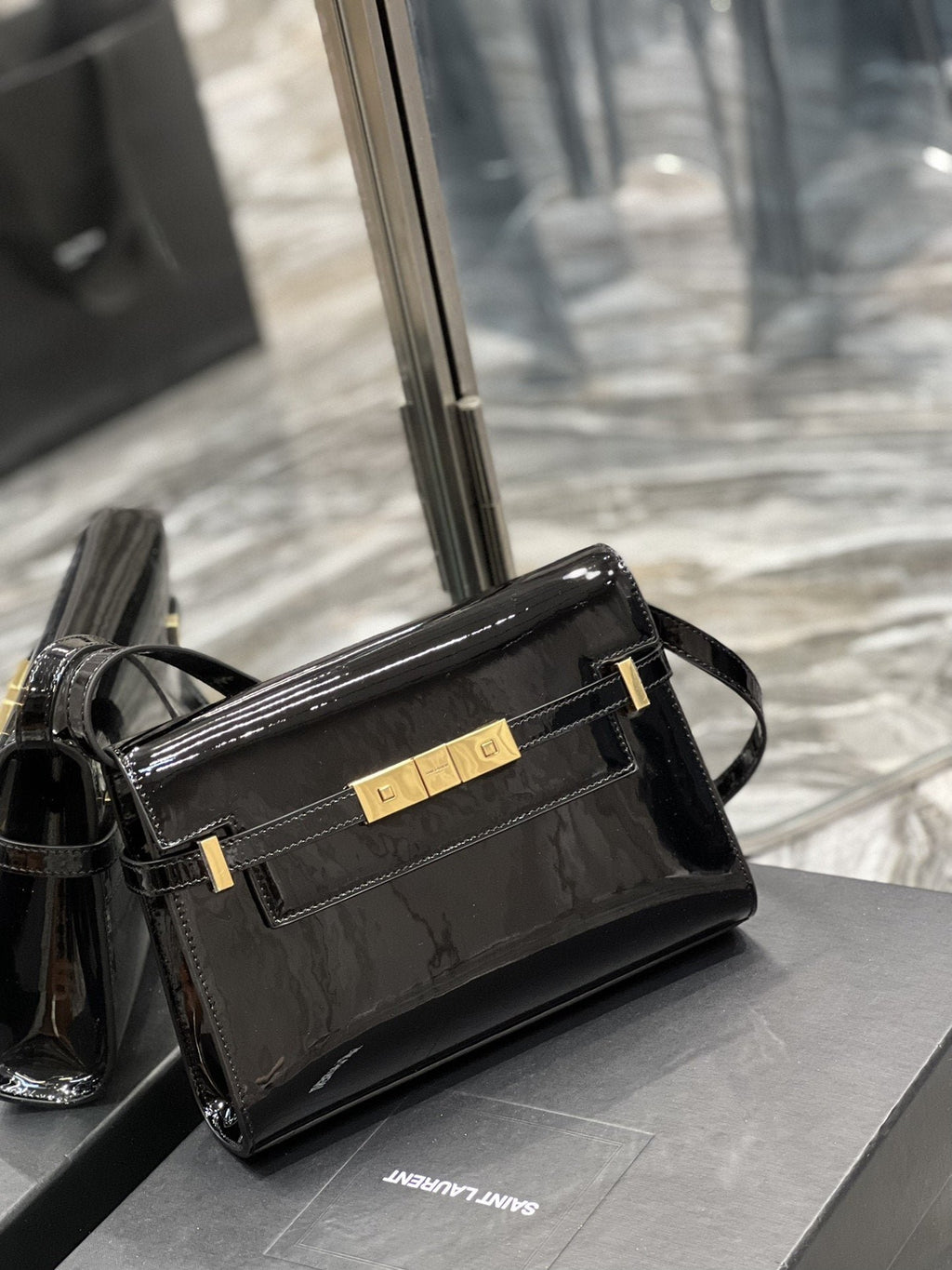 Saint Laurent Manhattan Small Shoulder Bag 24cm