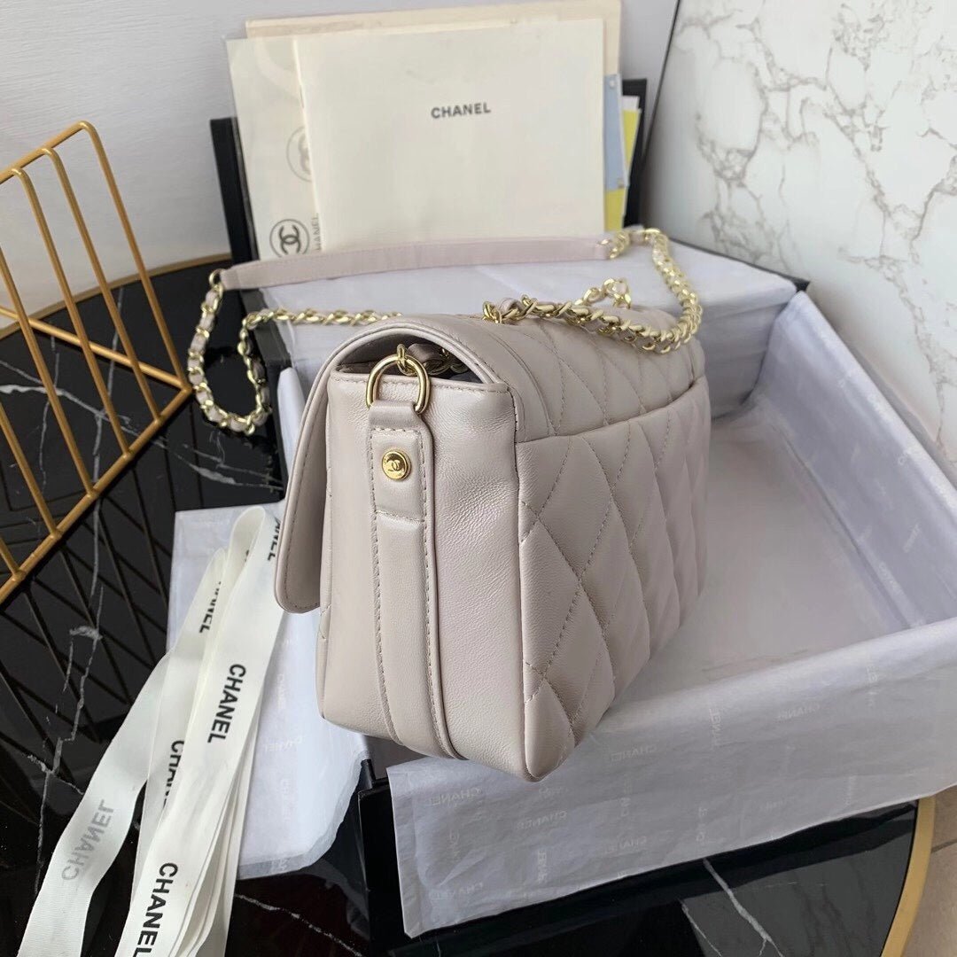 Chanel Classic Flapbag Gold Hardware 23cm