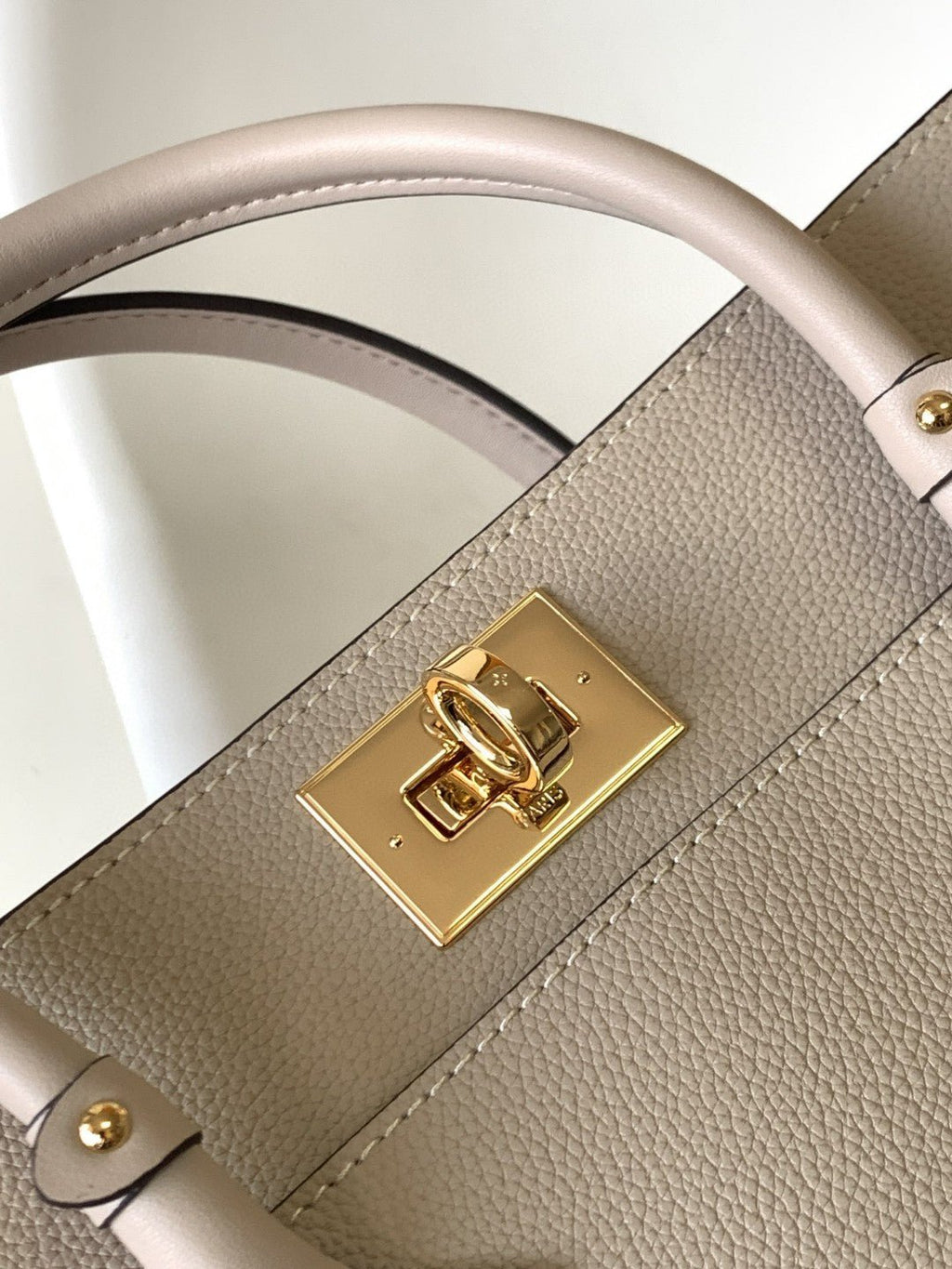 Louis Vuitton M57728 On My Side PM 30cm Greige