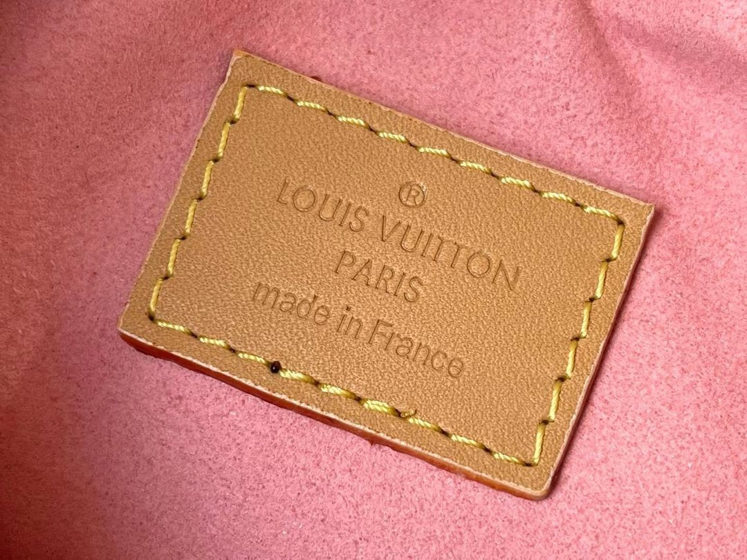 Louis Vuitton M81098 Loop 24cm Pink