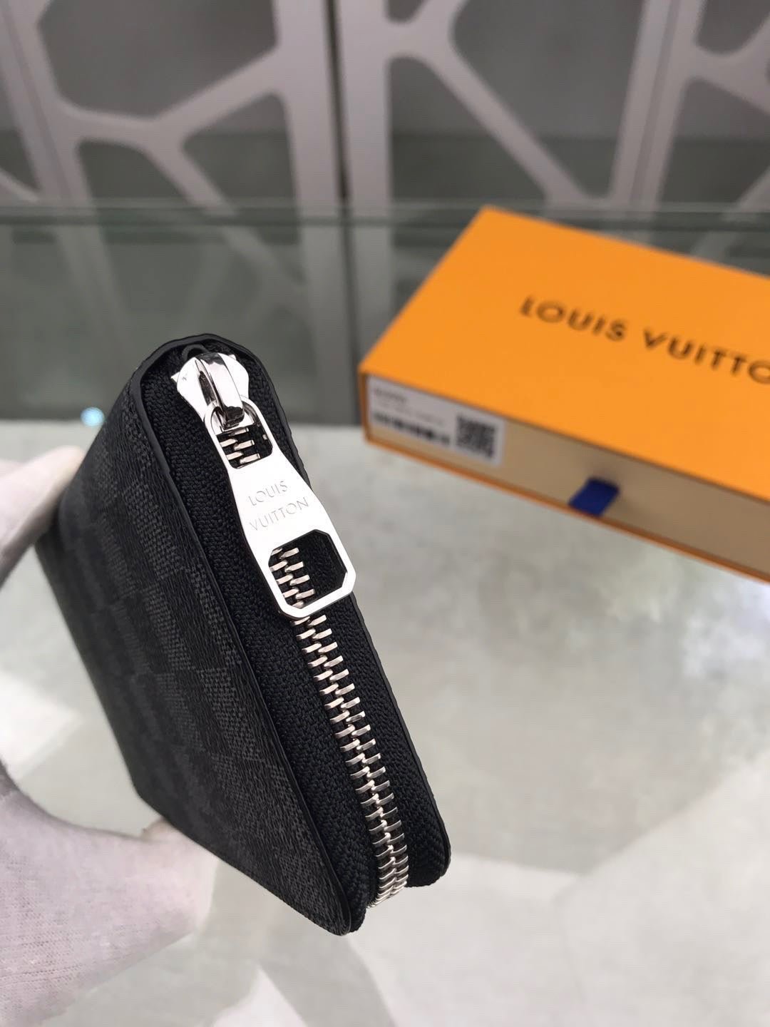 Louis Vuitton Zippy Vertical Wallet 20cm