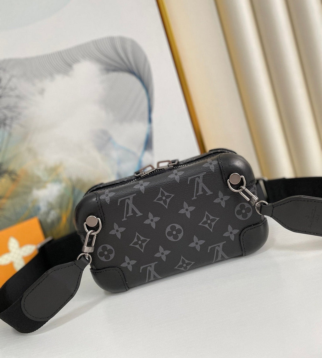 Louis Vuitton M45579 Horizon Clutch 21cm