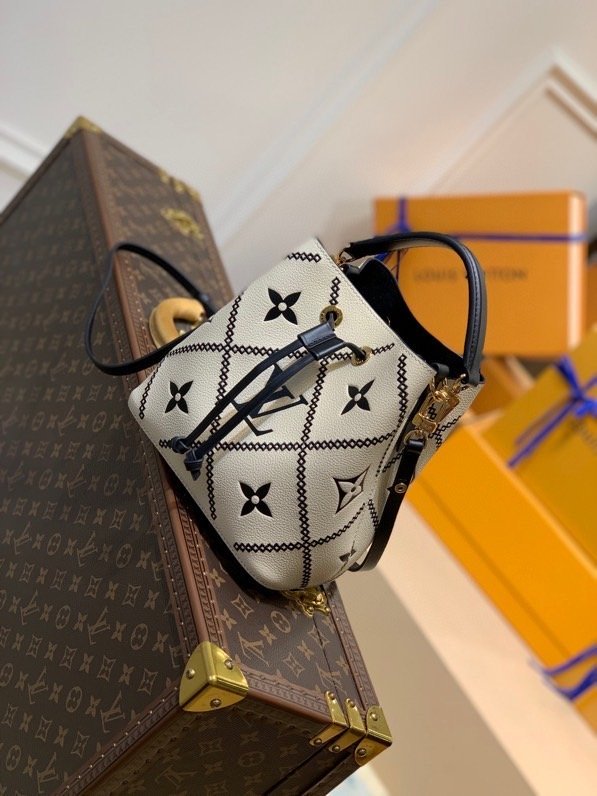 Louis Vuitton The NéoNoé MM M46023 bucket bag in Monogram Empreinte Crème Beige / Black