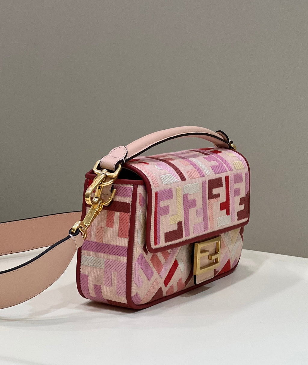 Fendi Baguette Midi 27cm Pink