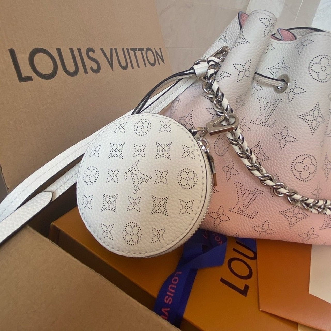 Louis Vuitton Bella Bucket Bag 22cm Mahina Calfskin Leather Spring/Summer Collection M57856 Light Pink