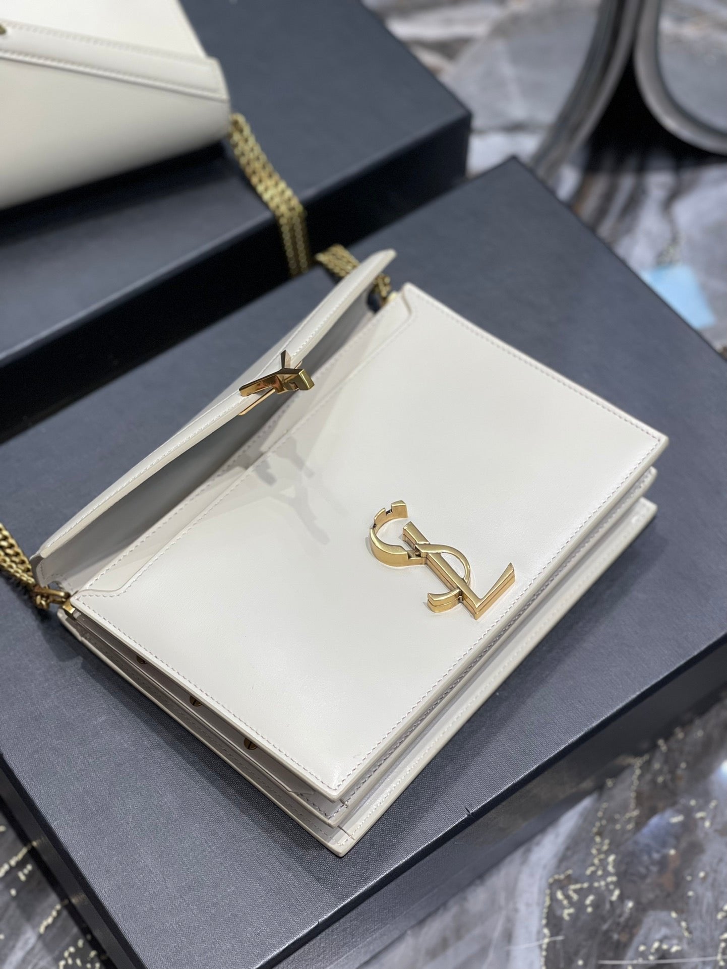 Saint Laurent Cassandra Medium Chain Bag In Grain De Poudre Embossed 22cm White