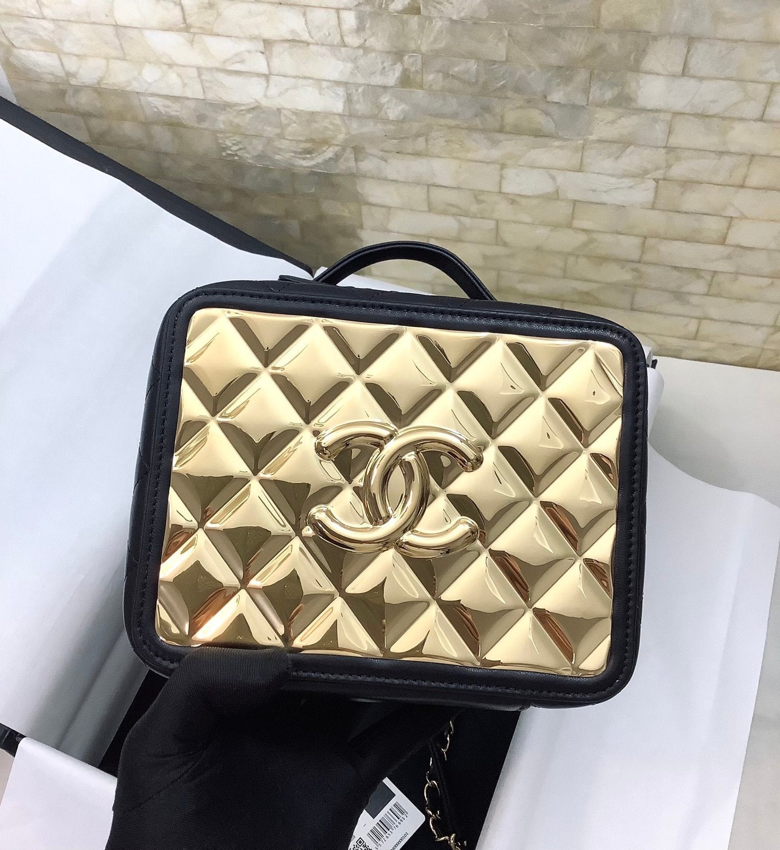 Chanel 21 22 Vanity Casebag 19cm Gold Toned