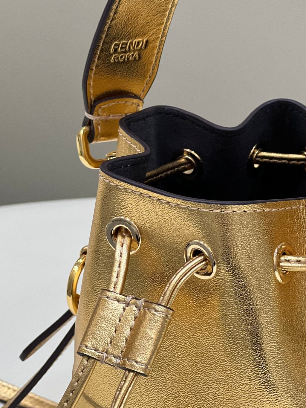 Fendi Bucket Bag Mon Tresor 18cm Gold