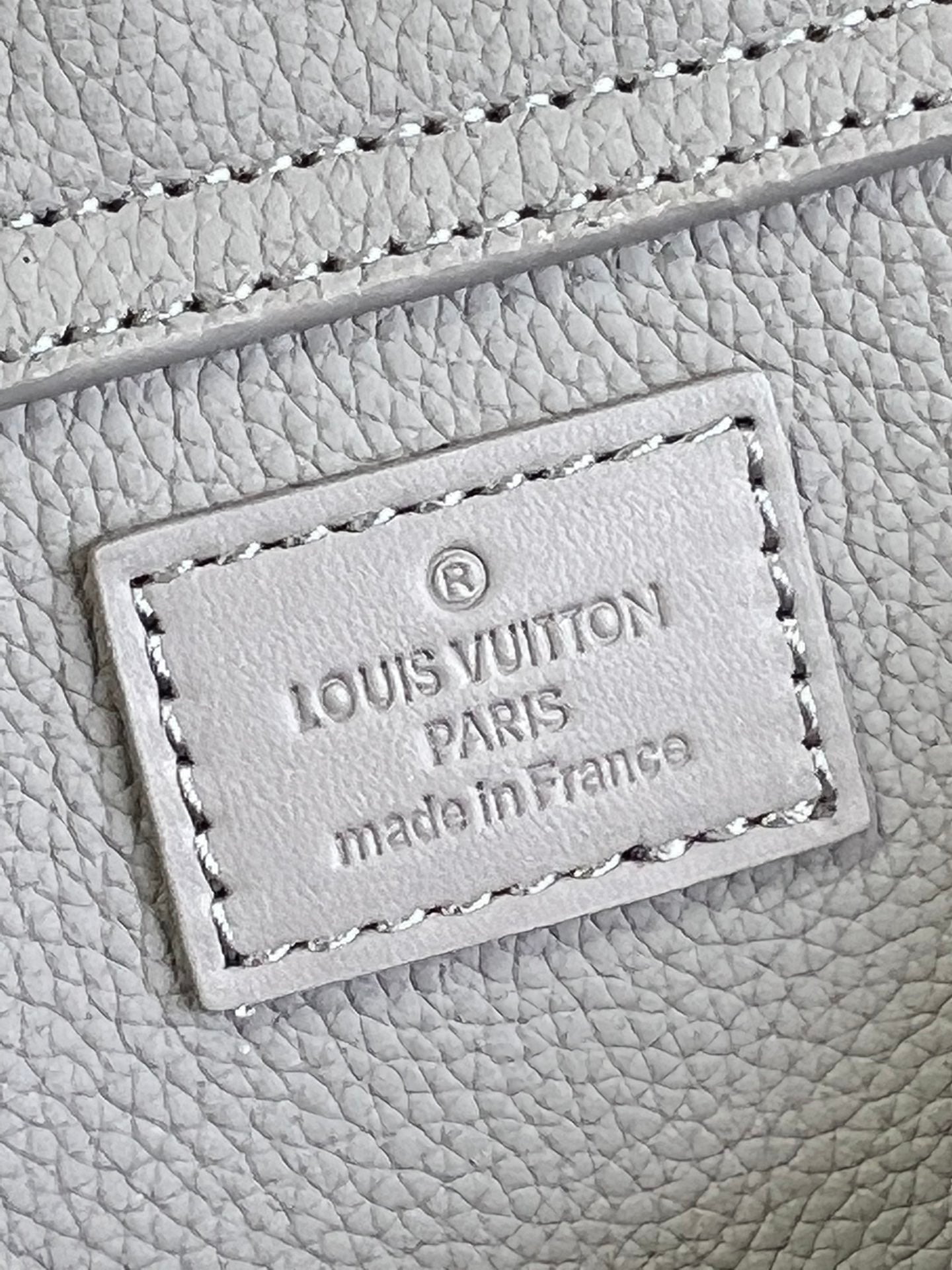 Louis Vuitton Aerogram Slingbag Grey For Men, Men’s Bags 30cm LV M59625