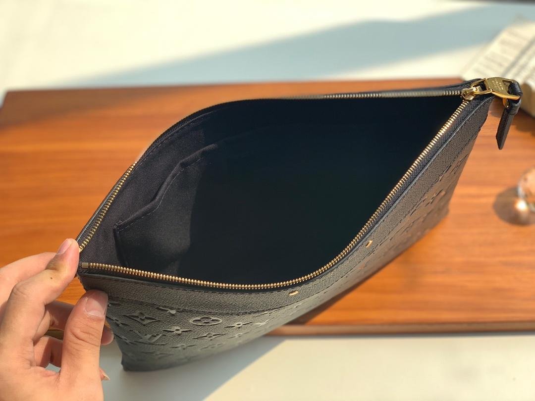 Louis Vuitton Clutch 30cm Black